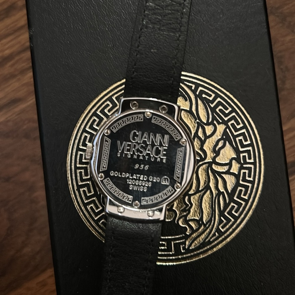 Versace Watch - Picture 3 of 5
